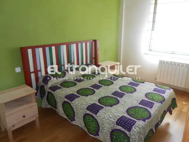 Schlafzimmer von Wohnung zur Miete in Madrid mit Klimaanlage, Terrasse und Möbliert