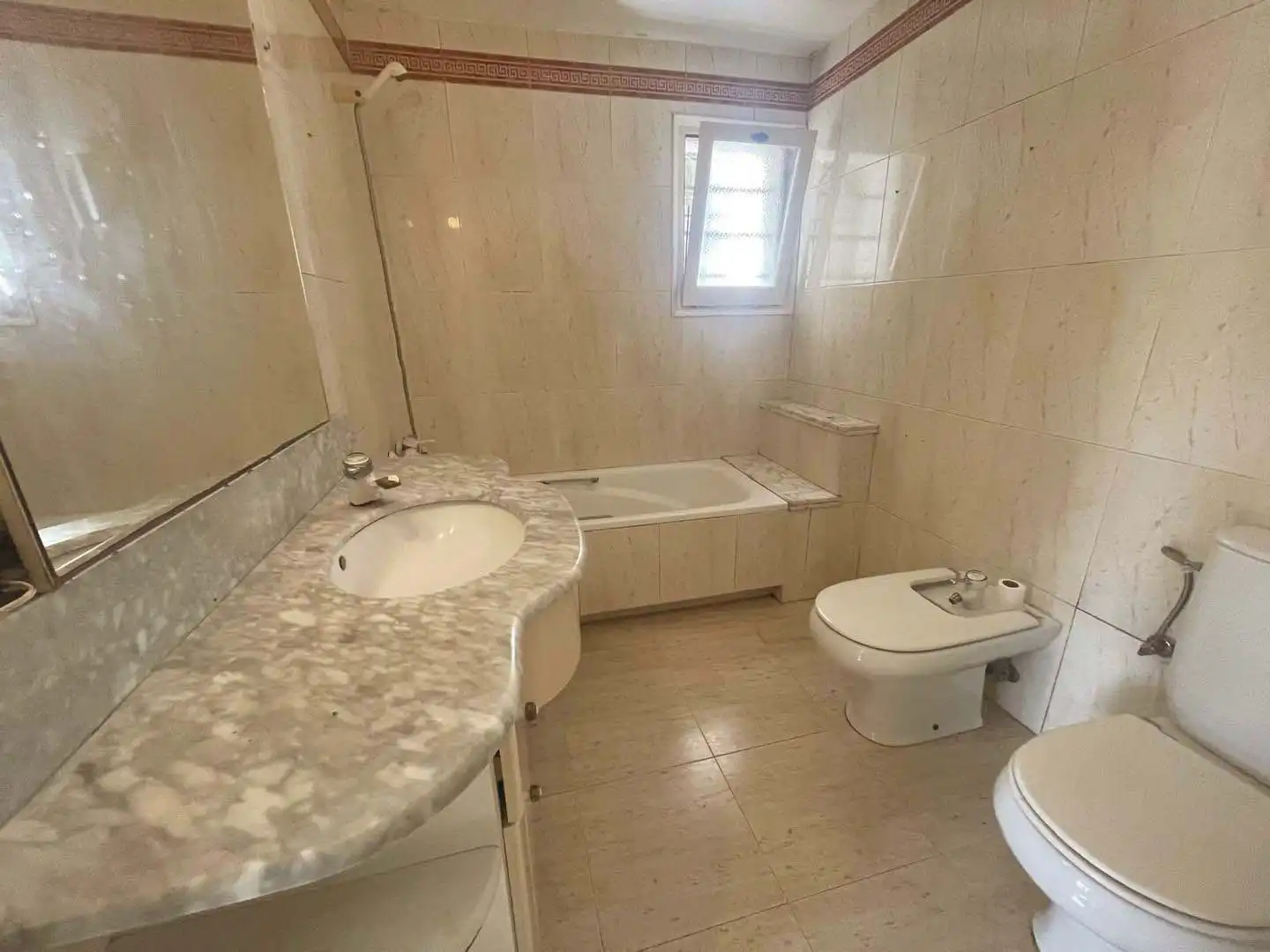 Badezimmer von Einfamilien-Reihenhaus zum Verkauf in Lloret de Mar mit Terrasse