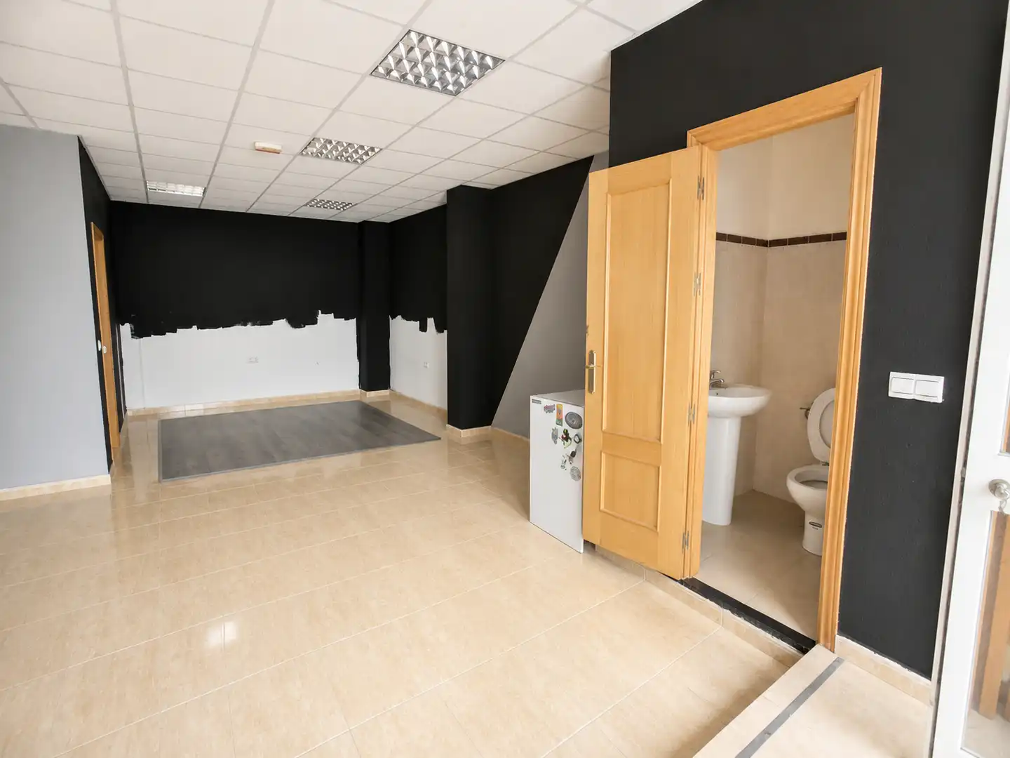 Local comercial en alquiler en Calle Canalejas, imagen 4