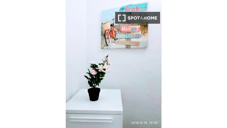 Flat with terrace to rent in Ciutat Vella, imagen 3