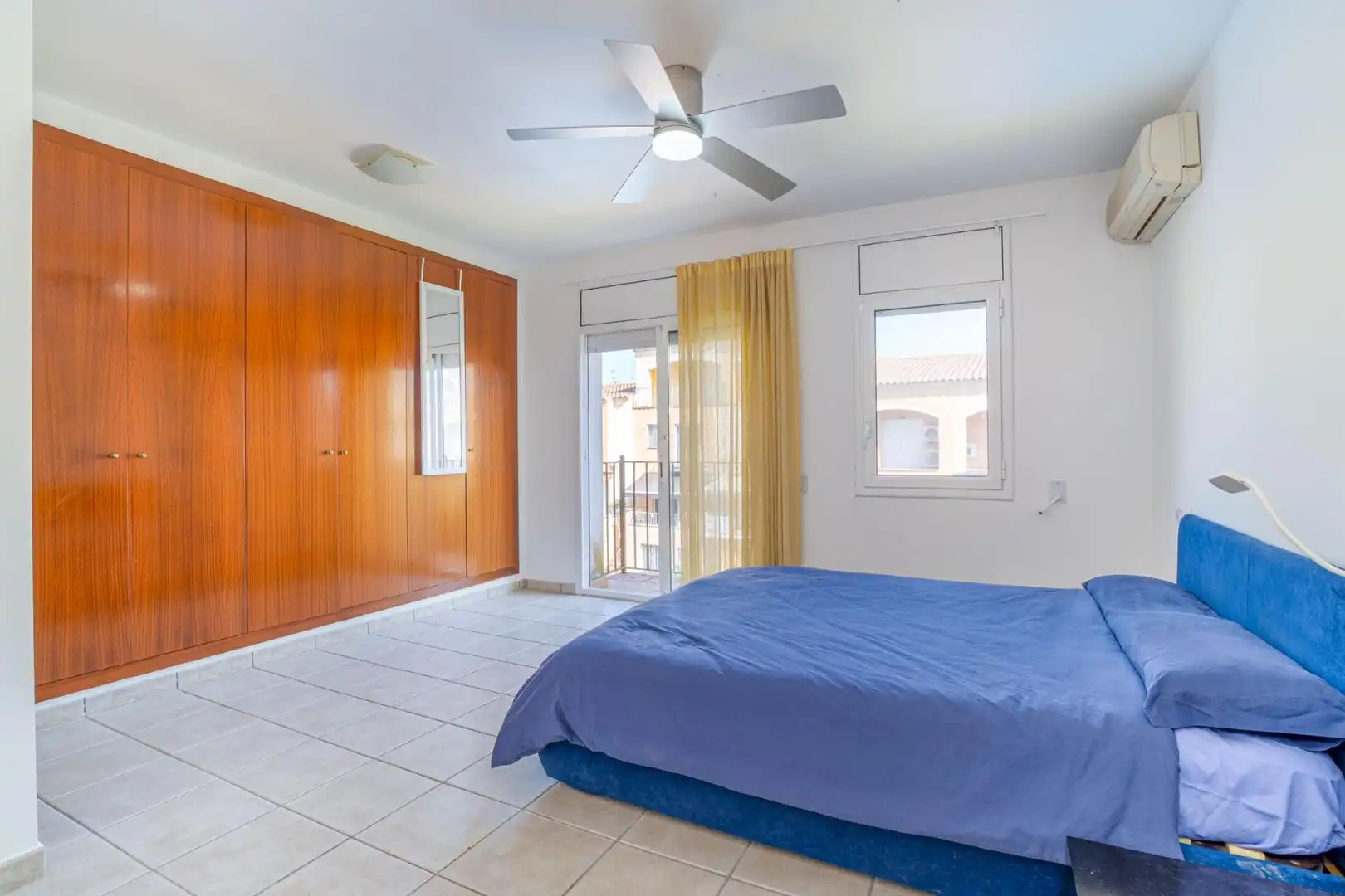 Schlafzimmer von Einfamilien-Reihenhaus zum Verkauf in Empuriabrava mit Heizung, Möbliert und Balkon