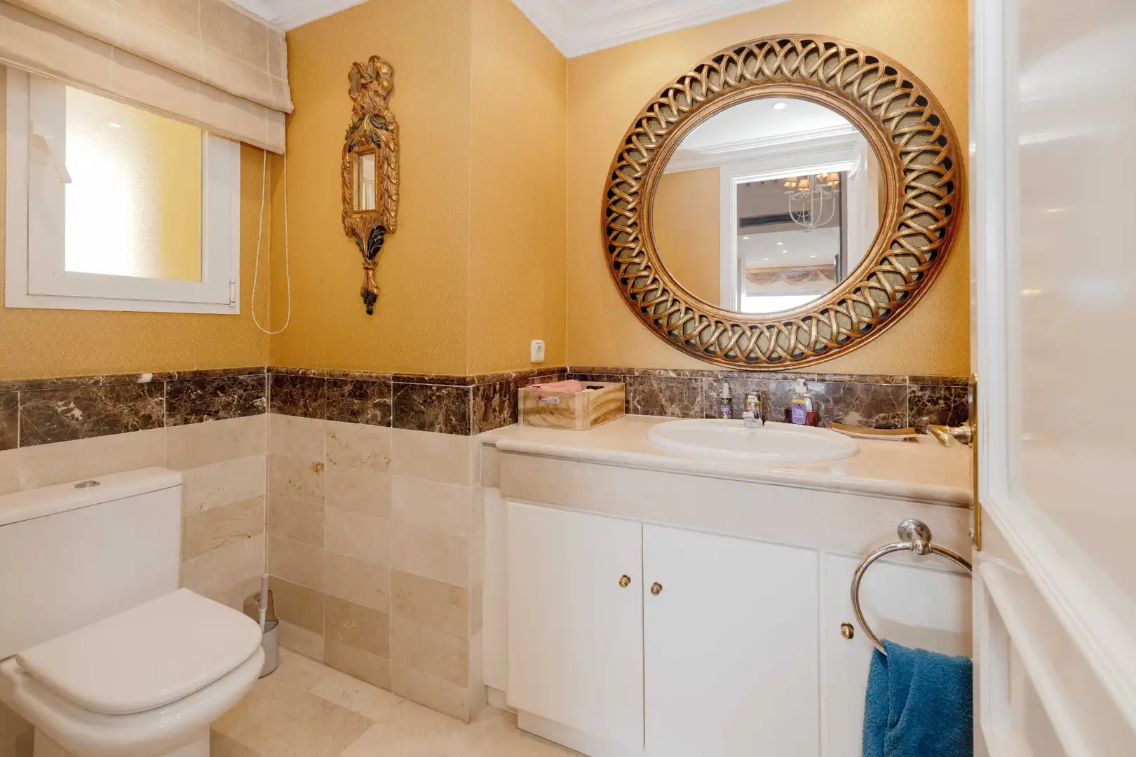 Badezimmer von Dachboden zum Verkauf in Marbella mit Klimaanlage, Heizung und Terrasse