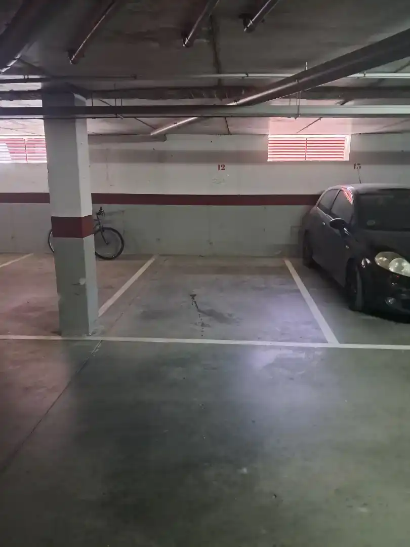 Aparcament de Pis en venda en Villanubla amb Parquet, Piscina i Moblat