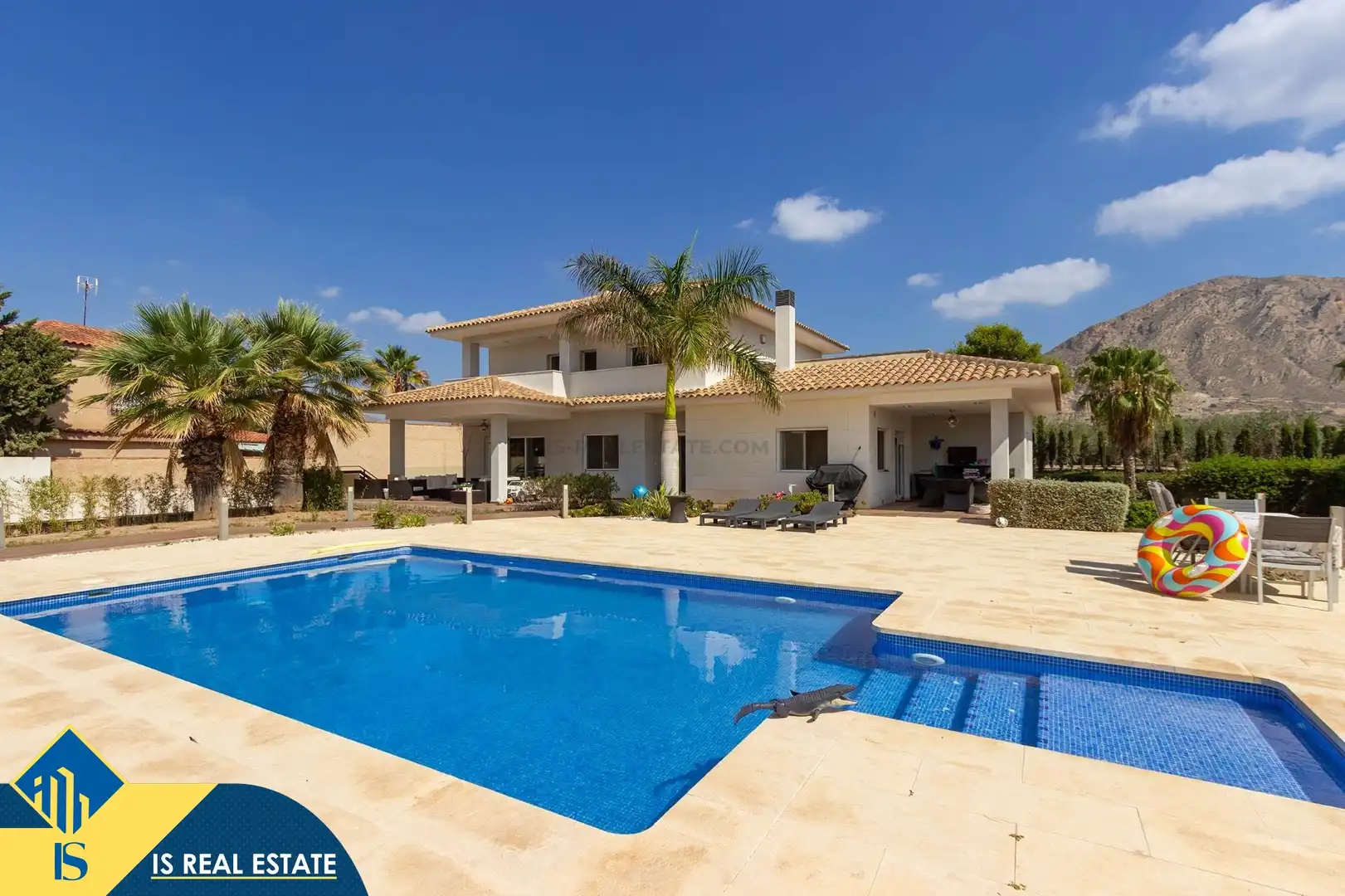 Vista exterior de Casa o xalet en venda en Alicante / Alacant amb Terrassa, Piscina i Moblat