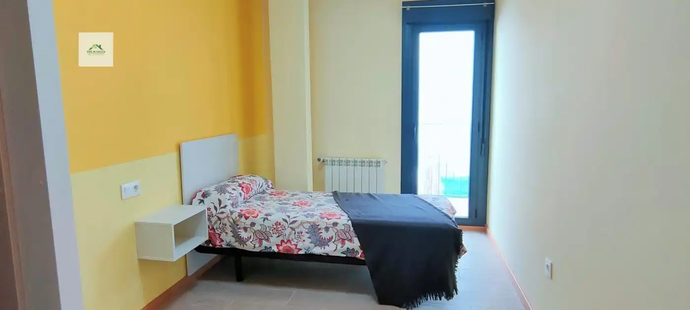 Habitación de Piso de alquiler en Huesca con Calefacción, Terraza y Amueblado