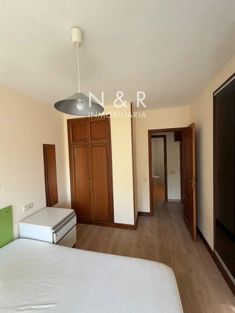 Habitación de Piso de alquiler en Santiago de Compostela  con Calefacción y Amueblado