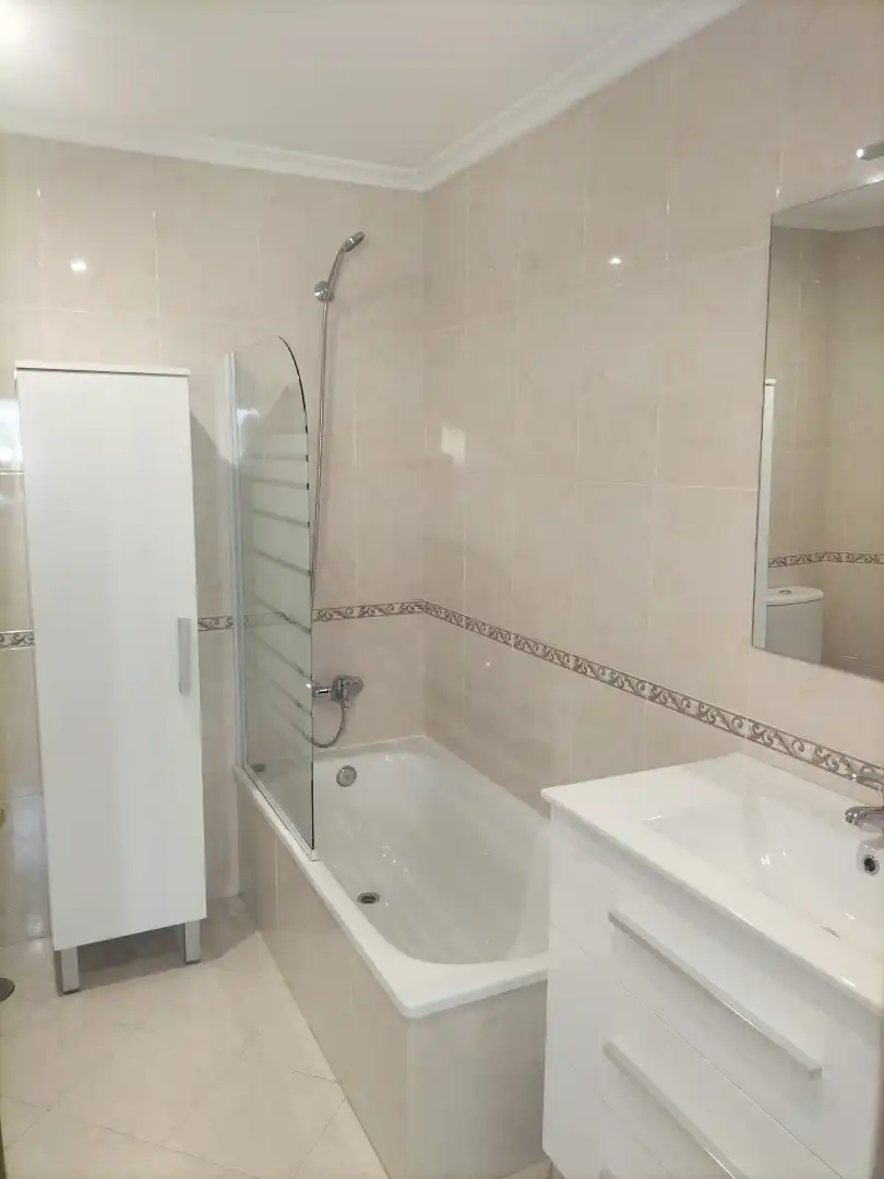 Bathroom of Flat for rent in Ourense Capital   with Heating, Storage room and Furnished