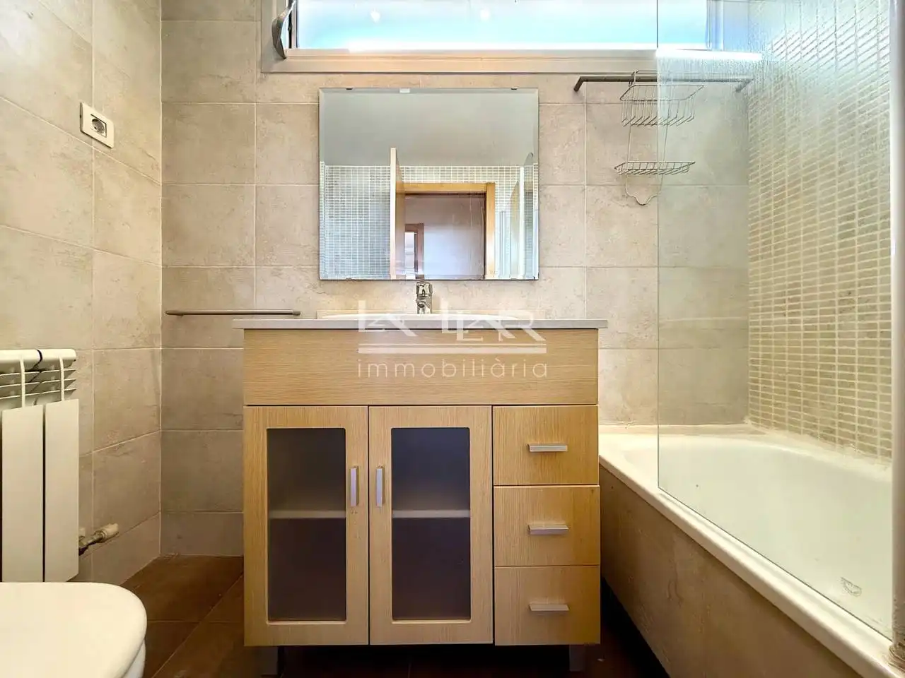 Baño de Piso en venta en Vic con Calefacción, Parquet y Terraza