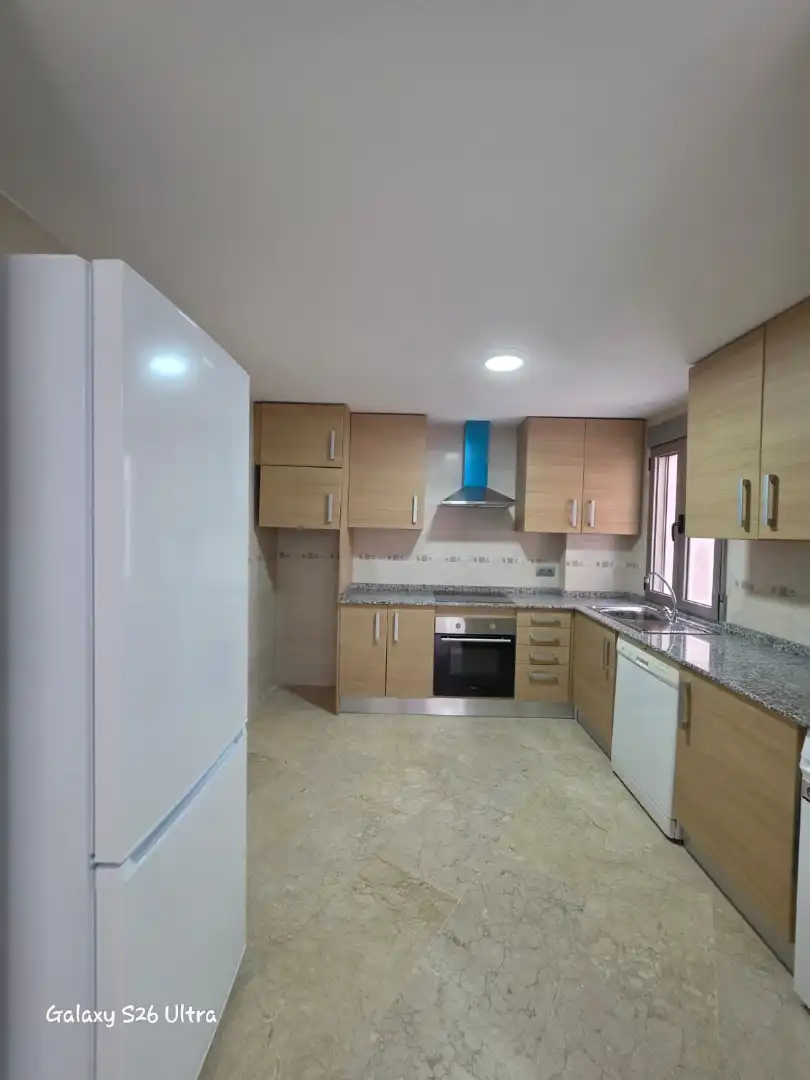 Cocina de Piso de alquiler en El Pinós / Pinoso con Terraza, Amueblado y Piscina comunitaria