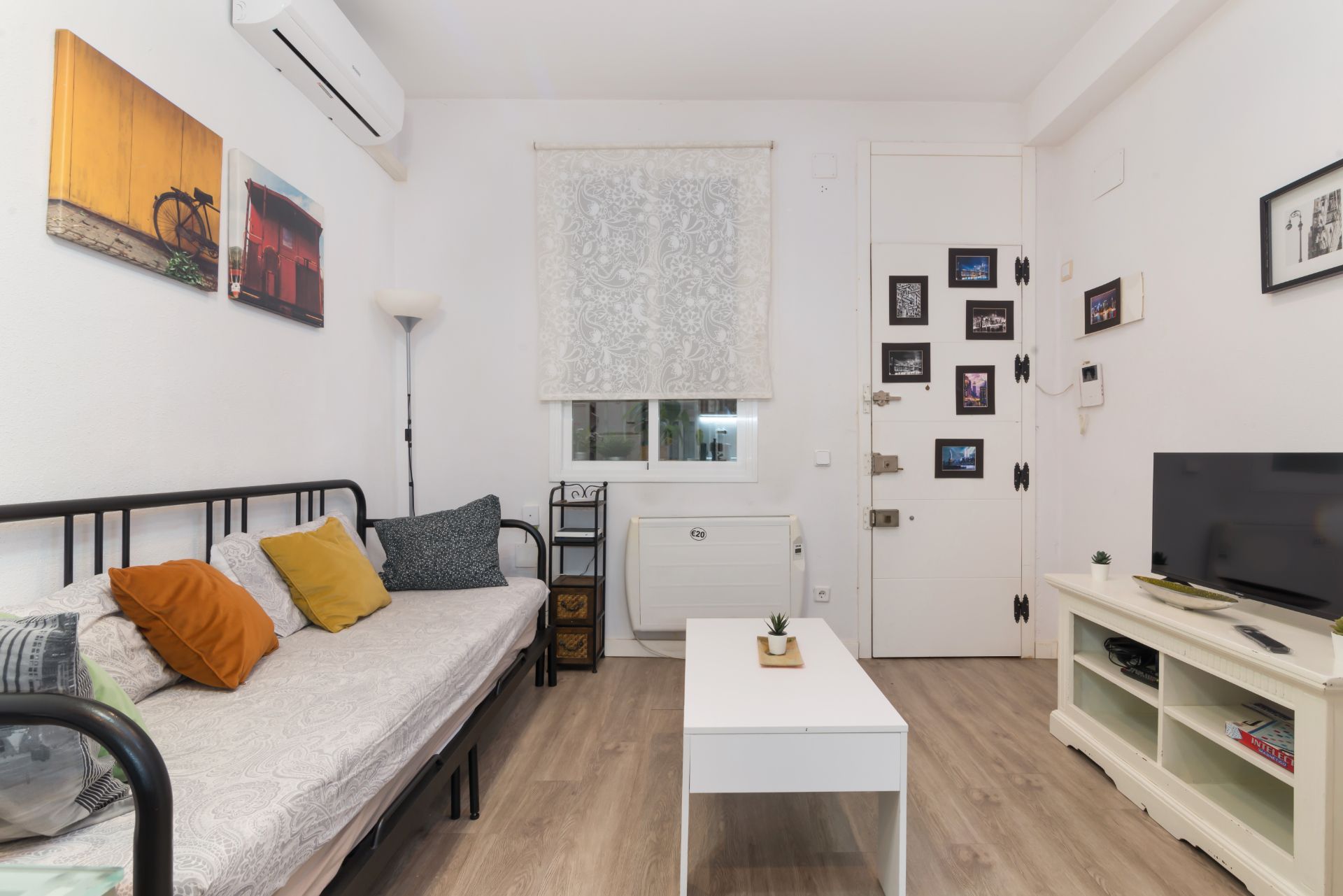 Sala d'estar de Apartament de lloguer en  Madrid Capital amb Aire condicionat, Calefacció i Parquet