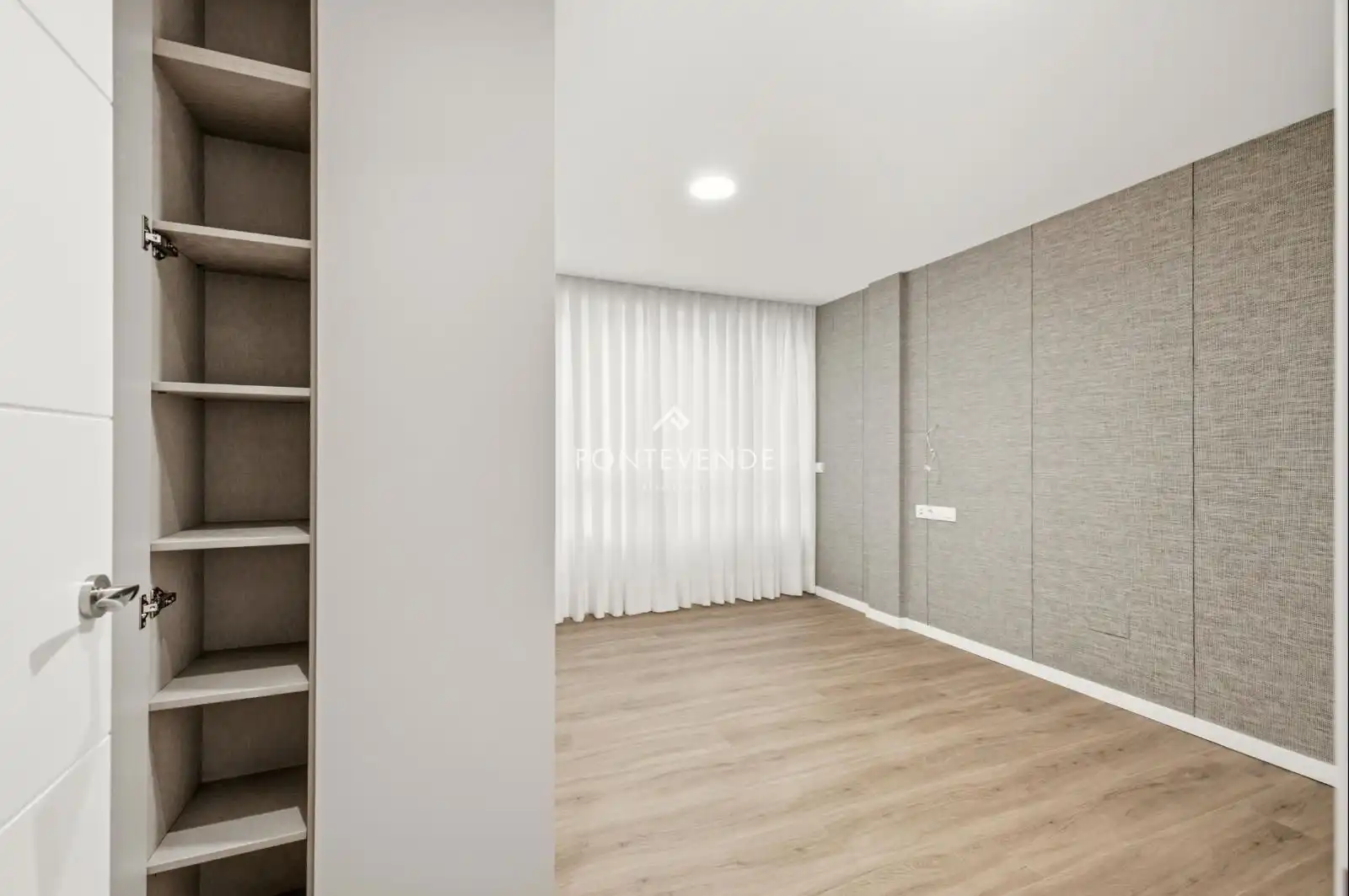 Bedroom of Flat for sale in Pontevedra Capital   with Heating and Storage room