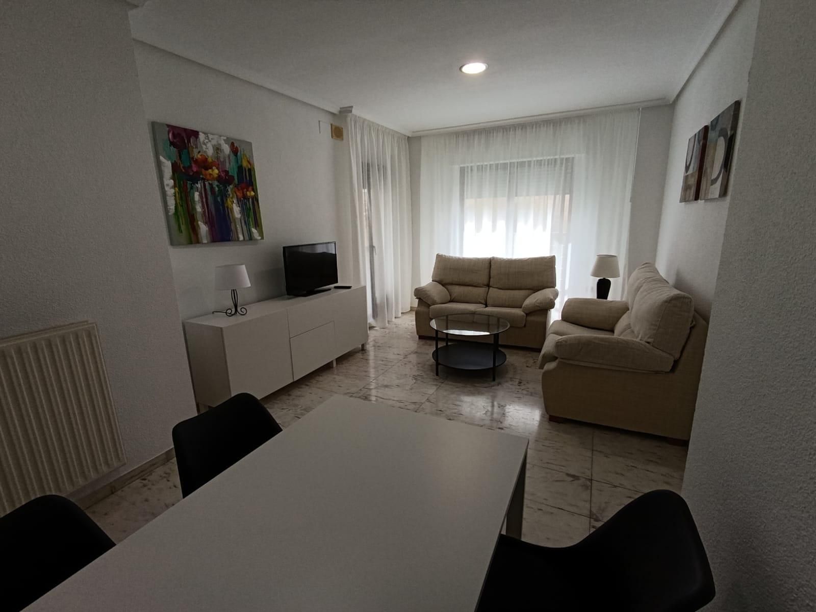 Sala d'estar de Apartament de lloguer en Cáceres Capital amb Calefacció, Terrassa i Traster