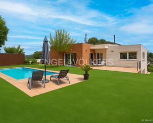 Vista exterior de Casa o xalet en venda en Sant Cugat del Vallès amb Aire condicionat, Calefacció i Jardí privat