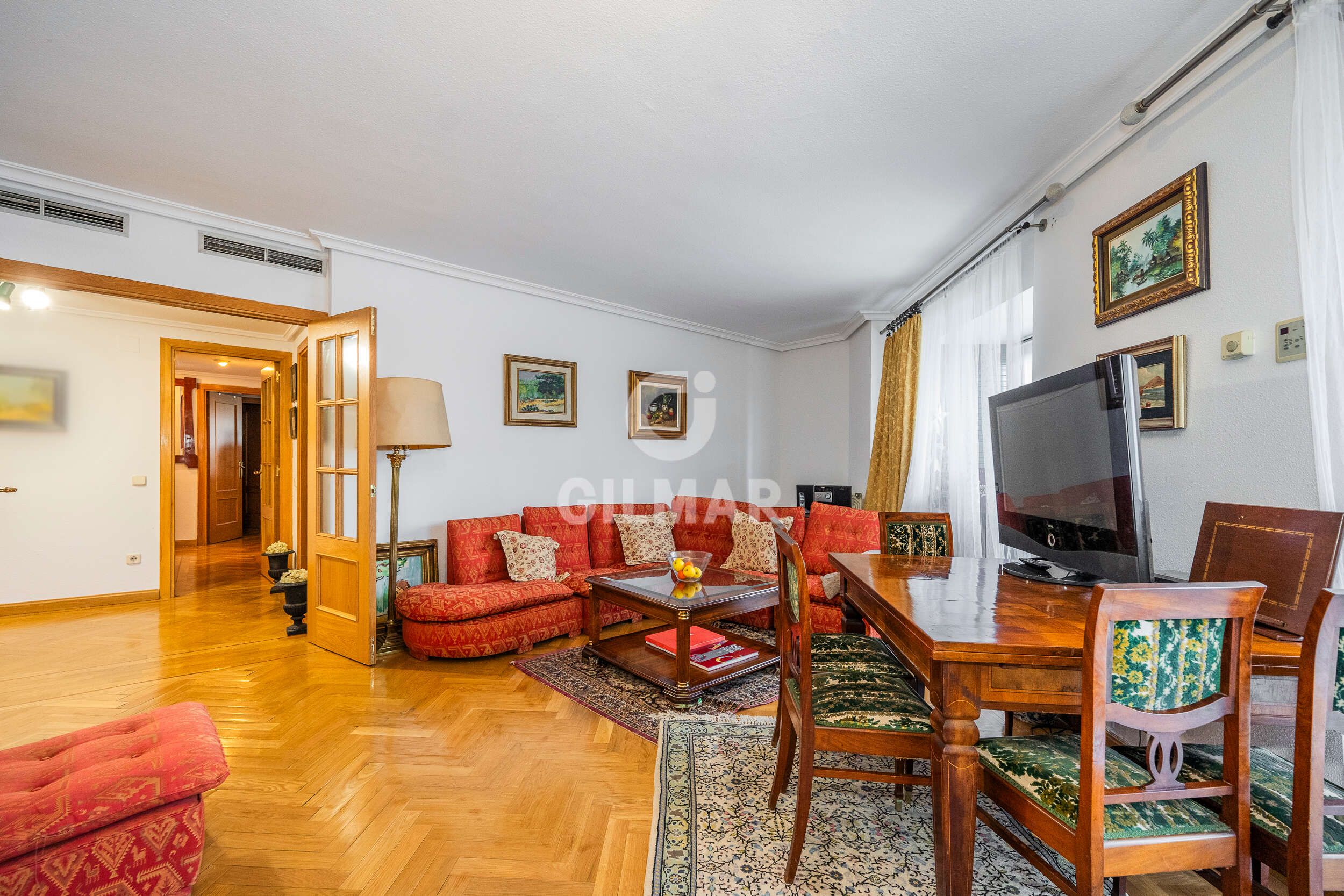 Living room of Flat for sale in  Madrid Capital  with Heating, Private garden and Storage room