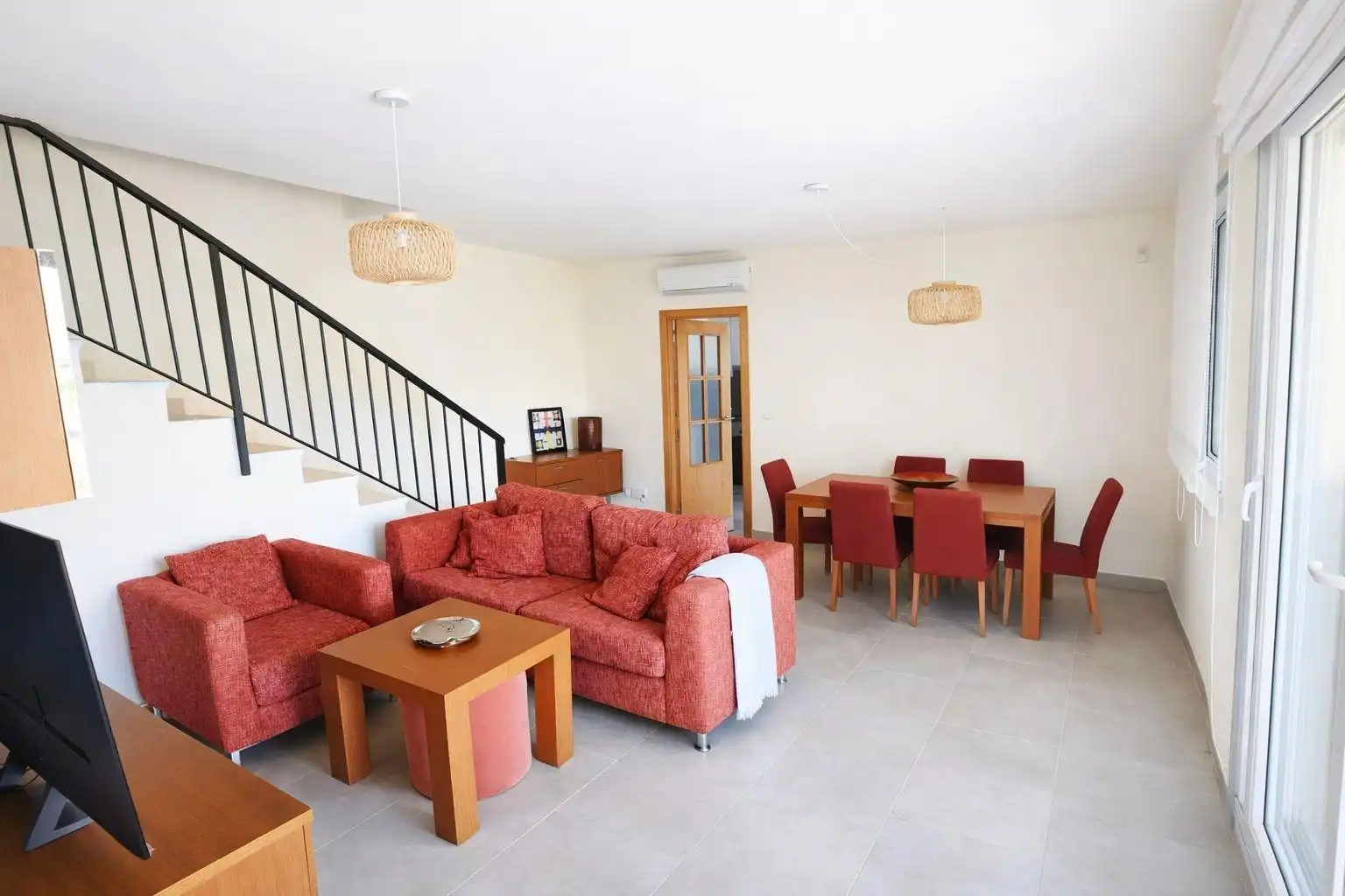 Sala d'estar de Casa adosada de lloguer en Almuñécar amb Aire condicionat, Terrassa i Moblat