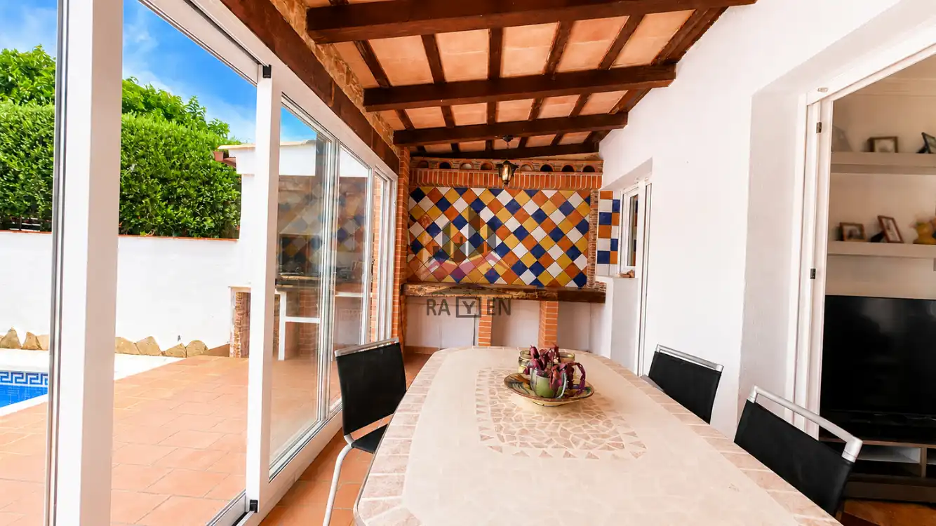 Casa adosada en venda a Avinyonet de Puigventós
