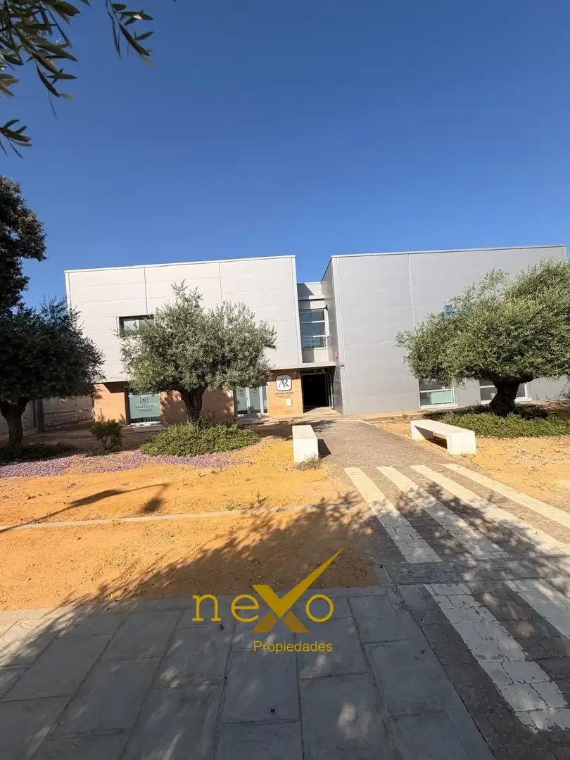 Vista exterior de Oficina en venda en Carmona