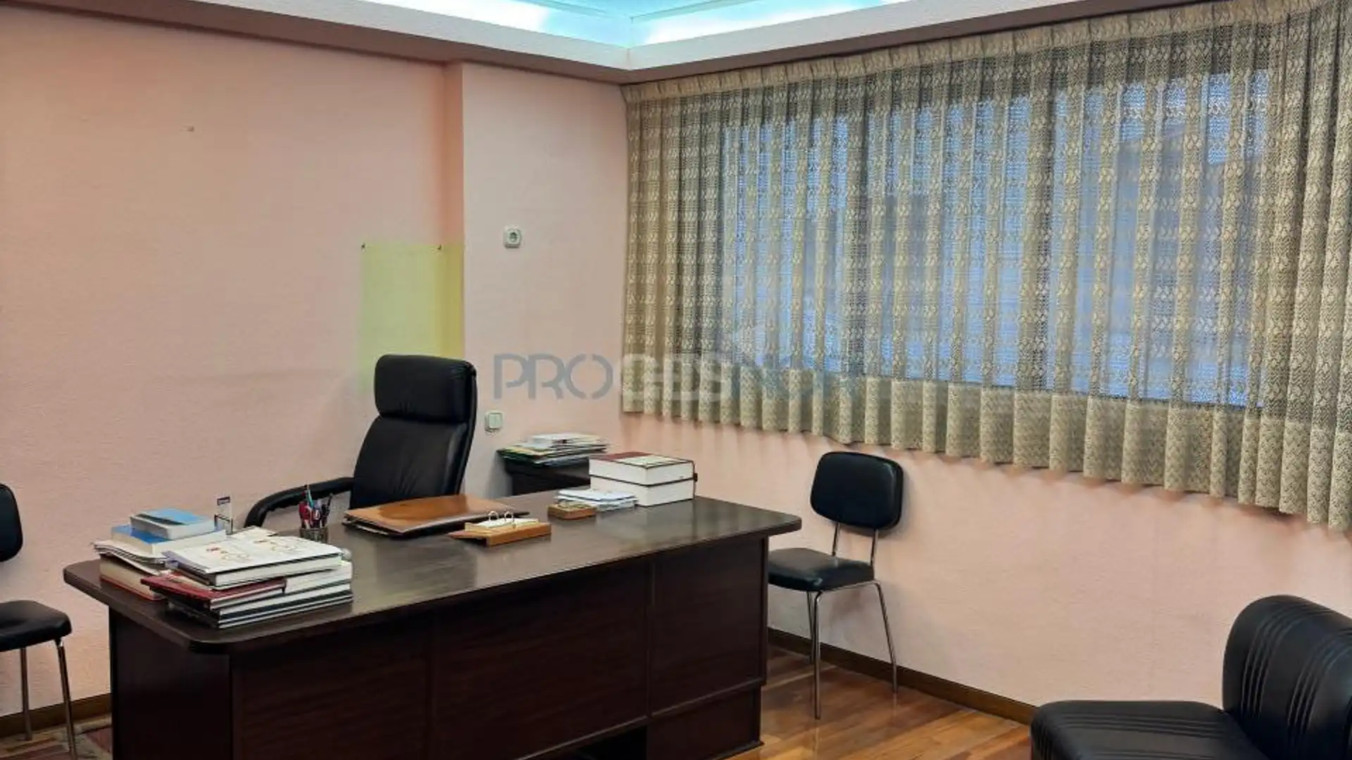 Local en venta en León Capital  con Amueblado