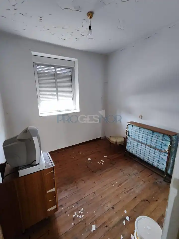 Dormitori de Casa o xalet en venda en León Capital  amb Jardí privat i Traster