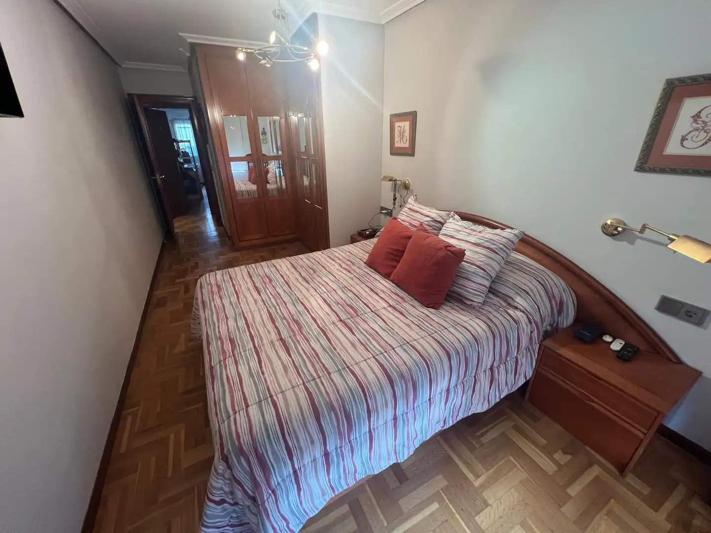 Dormitori de Pis de lloguer en Gijón  amb Calefacció, Parquet i Moblat