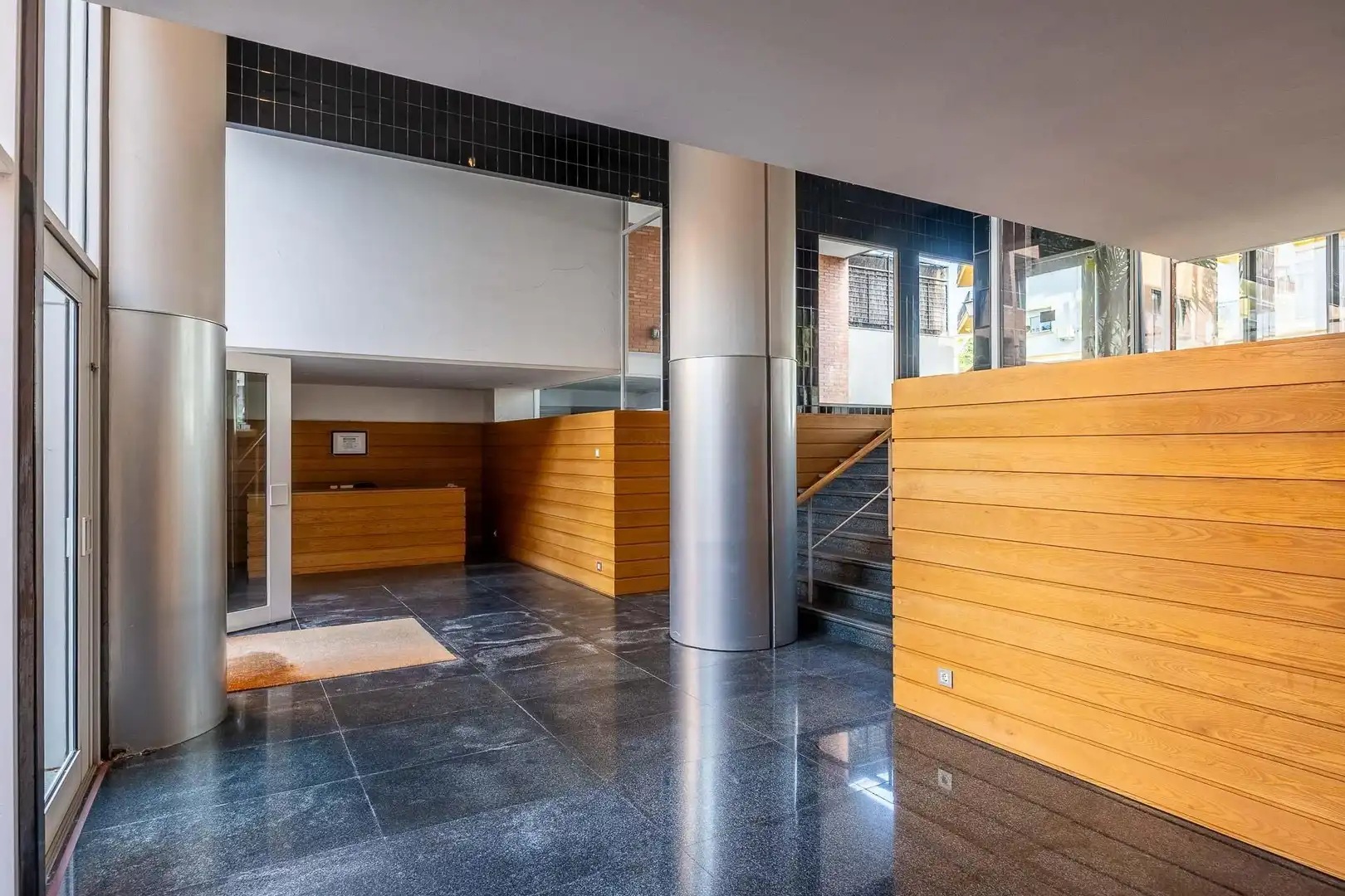 Flat for sale in Sevilla  with Air Conditioner, Private garden and Parquet flooring