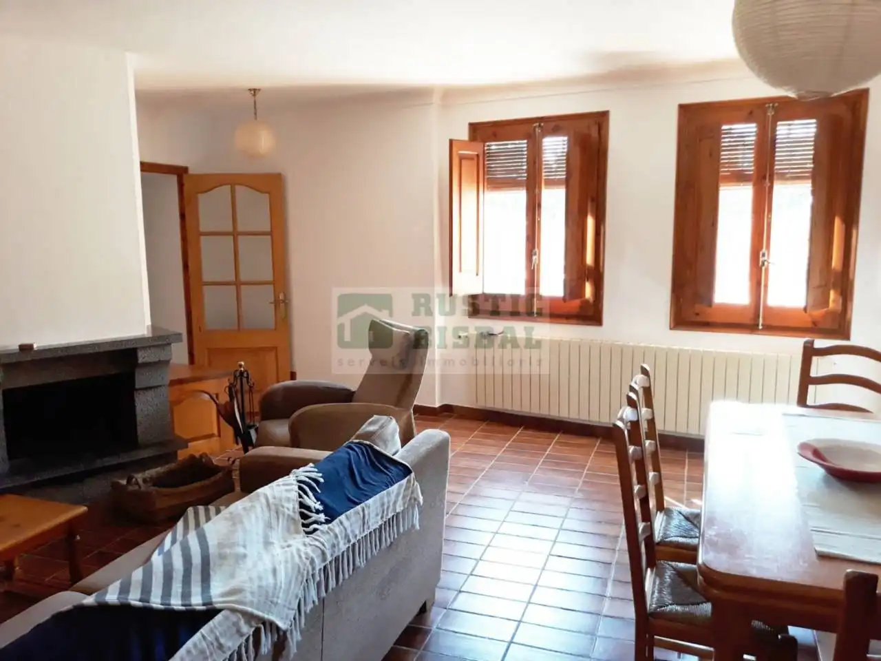 Sala d'estar de Finca rústica de lloguer en Ullastret amb Aire condicionat, Calefacció i Moblat