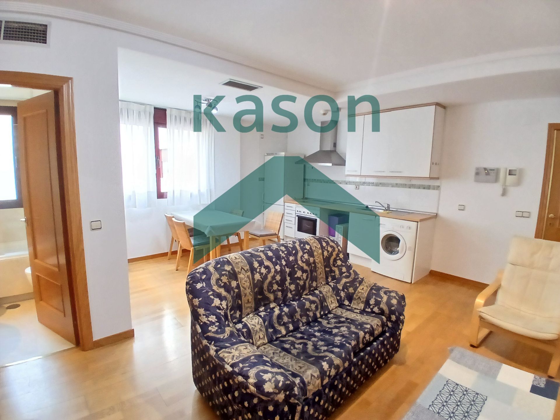 Sala d'estar de Estudi en venda en  Madrid Capital amb Aire condicionat, Calefacció i Moblat