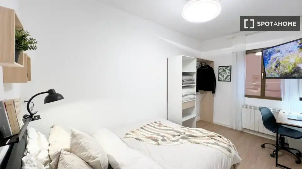 Bedroom of Flat for rent in Madrid  with Air Conditioner, Heating and Furnished
