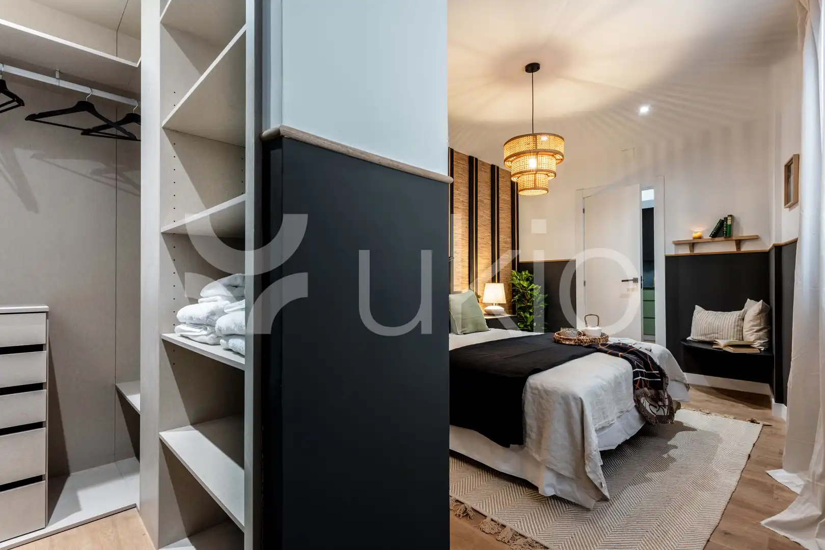 Dormitori de Apartament de lloguer en Madrid amb Aire condicionat, Calefacció i Moblat