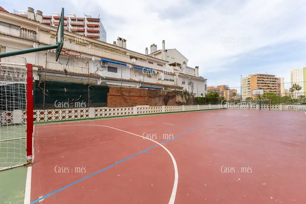 Vista exterior de Apartamento en venta en La Pobla de Farnals con Terraza, Amueblado y Piscina comunitaria