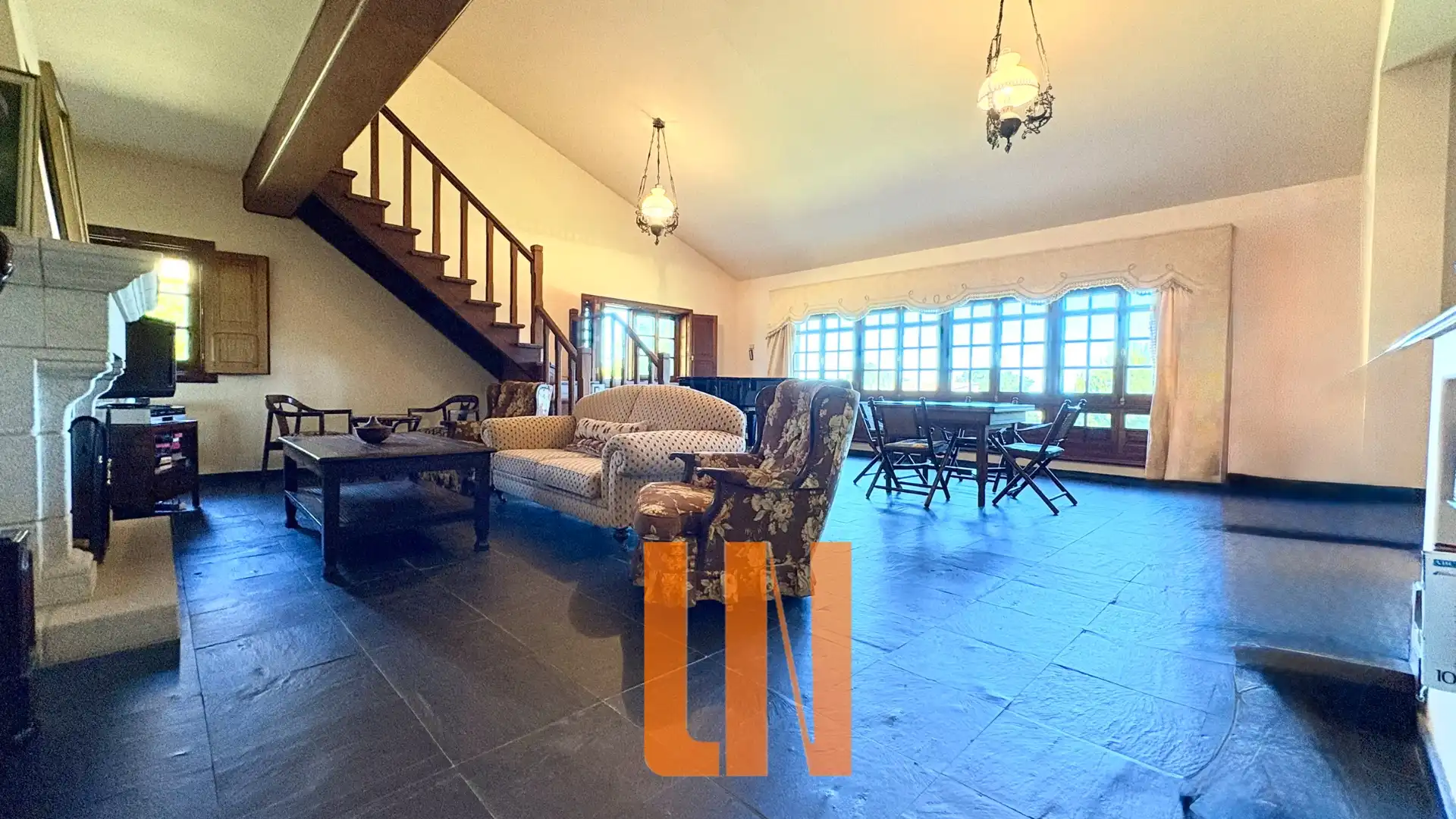 Sala de estar de Finca rústica en venta en Oleiros con Calefacción, Jardín privado y Parquet