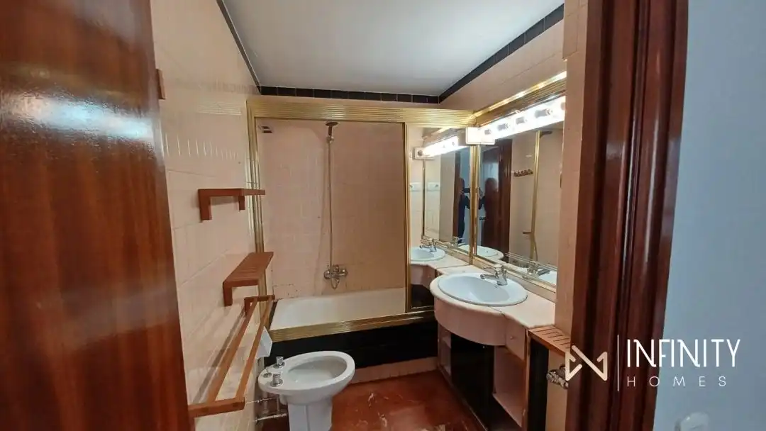 Badezimmer von Wohnung zur Miete in Bilbao  mit Terrasse