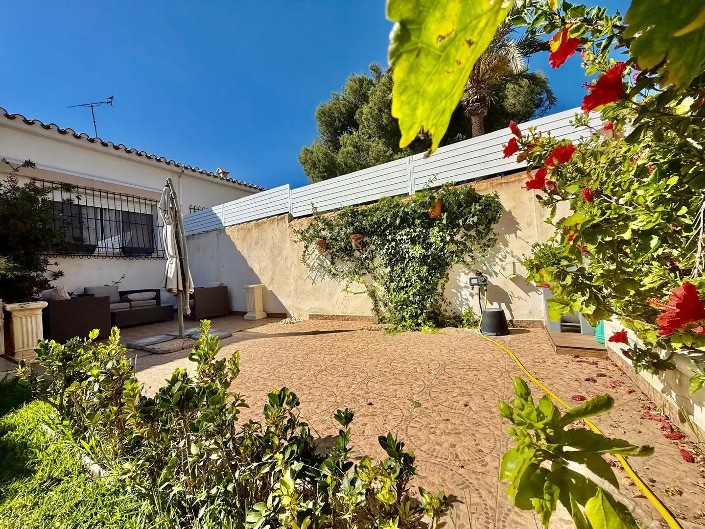 Jardí de Casa o xalet en venda en Orihuela amb Aire condicionat, Jardí privat i Terrassa