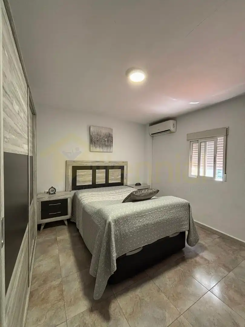 Schlafzimmer von Einfamilien-Reihenhaus zum Verkauf in Sevilla mit Klimaanlage