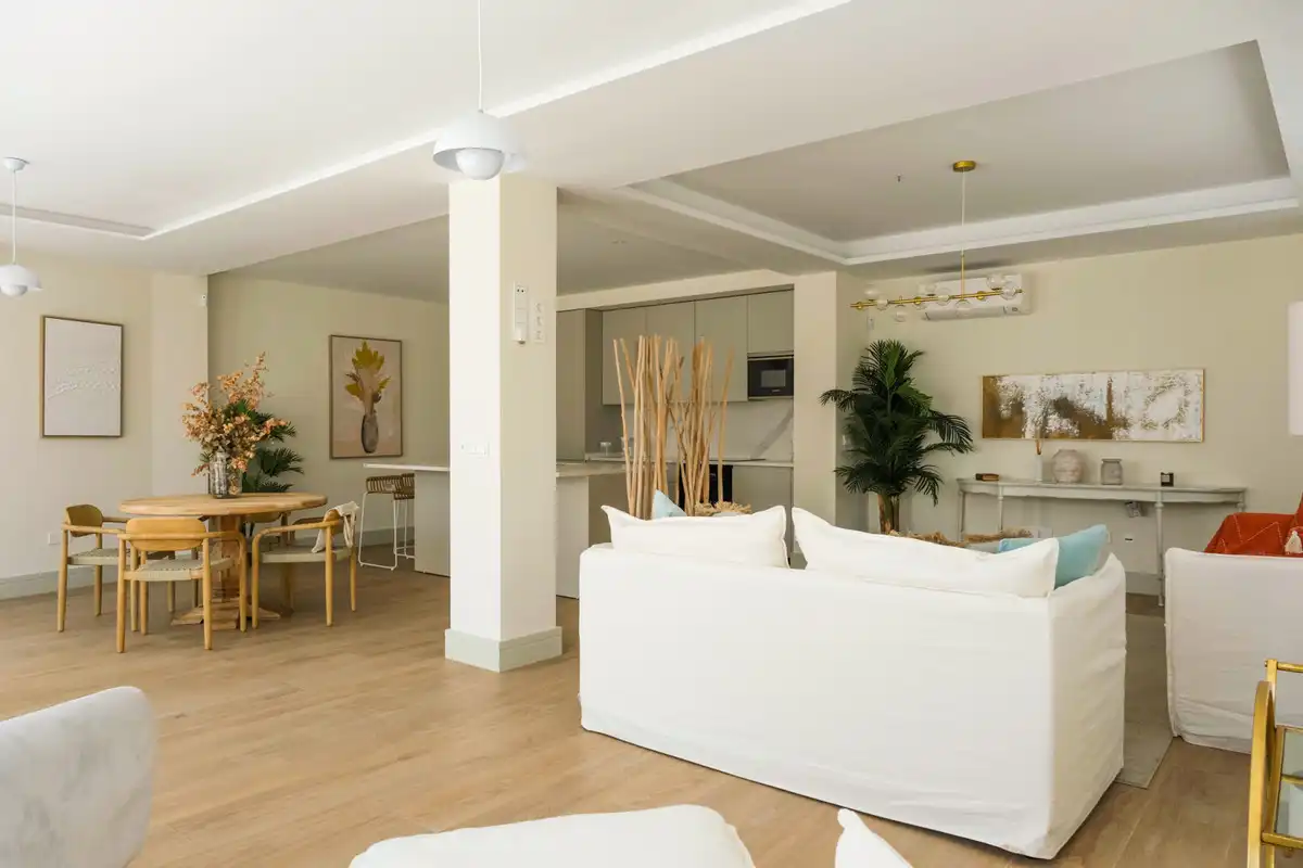Sala d'estar de Dúplex en venda en Málaga amb Aire condicionat, Terrassa i Piscina
