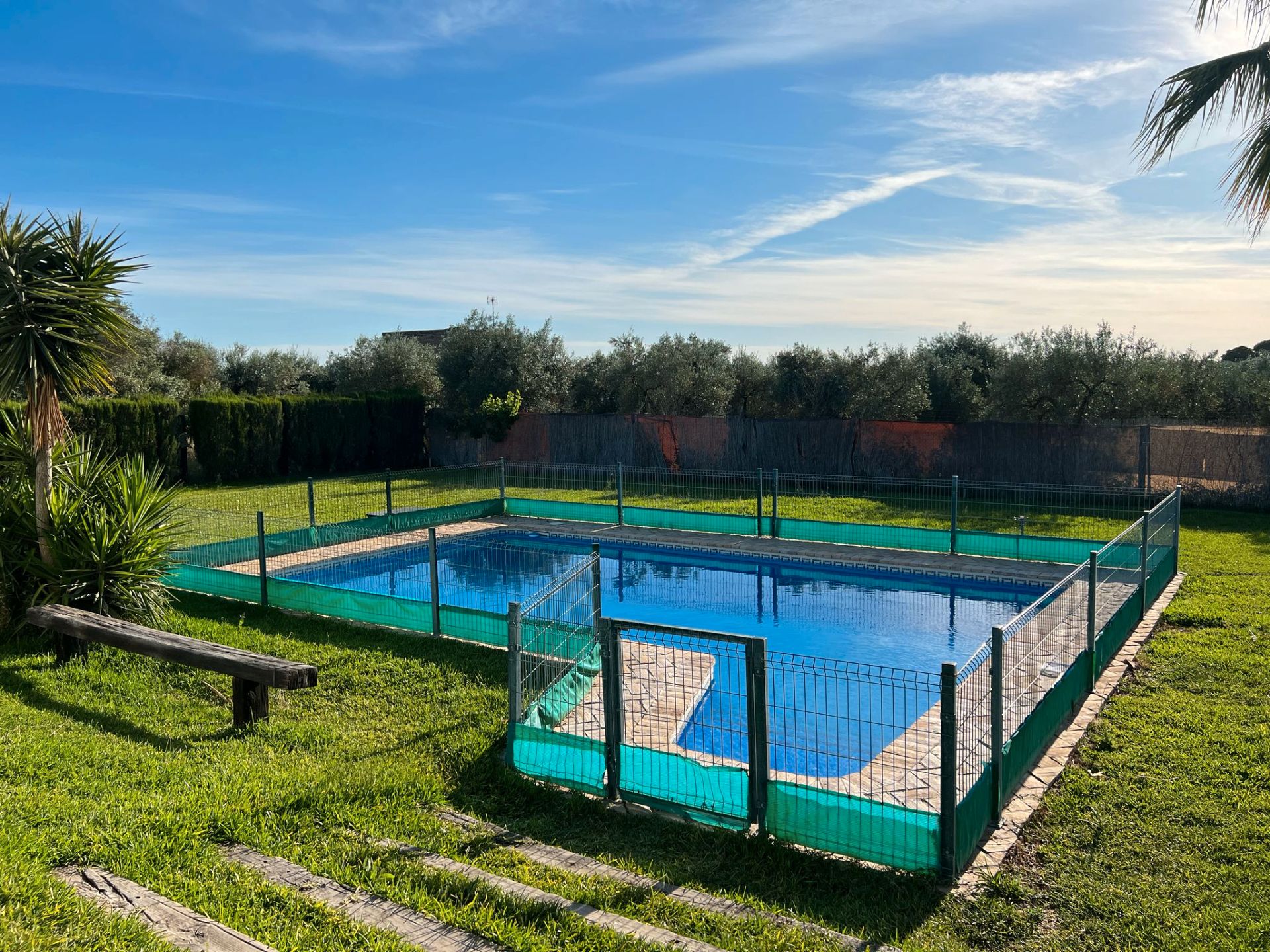 Piscina de Finca rústica en venda en Pilas amb Aire condicionat, Calefacció i Jardí privat
