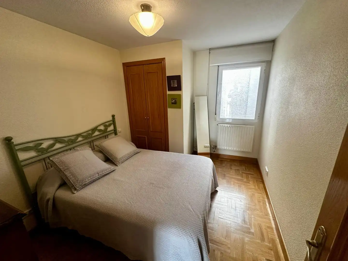 Bedroom of Flat for rent in Burgos