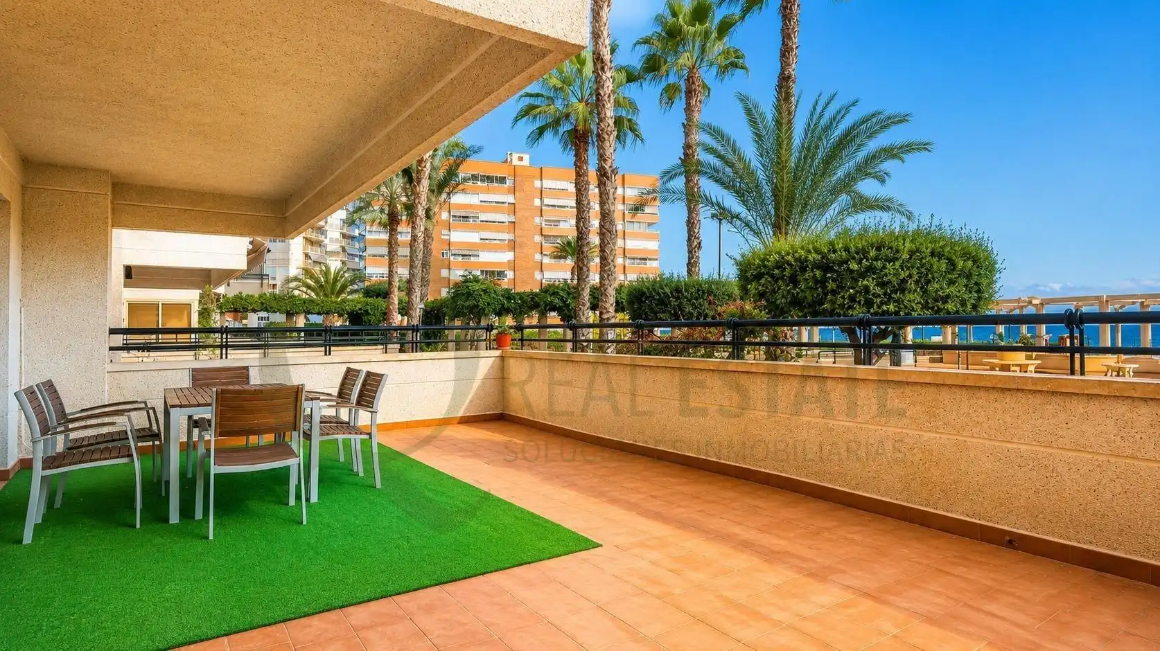 Terrasse von Wohnung zur Miete in El Campello mit Heizung, Privatgarten und Terrasse