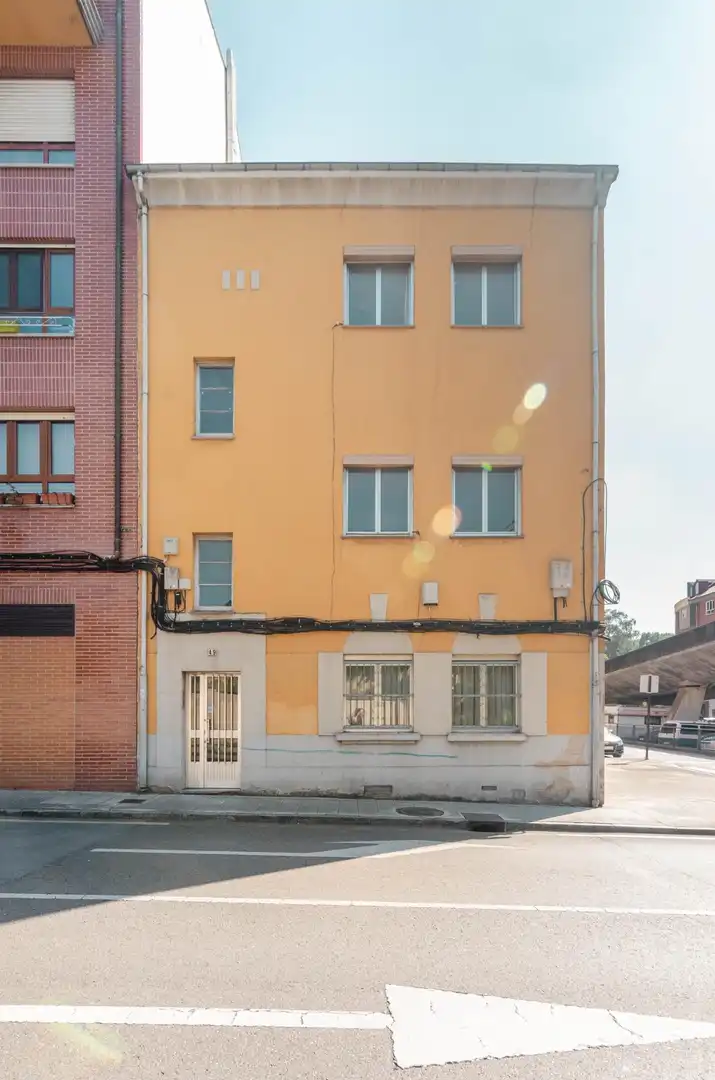 Außenansicht von Gebäude zum Verkauf in Oviedo 