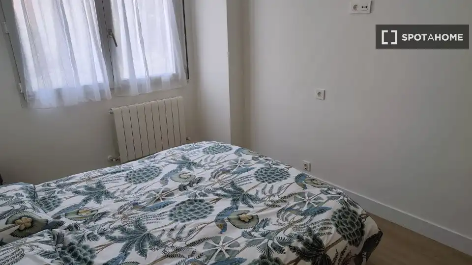 Bedroom of Flat for share in Bilbao   with Air Conditioner, Terrace and Furnished