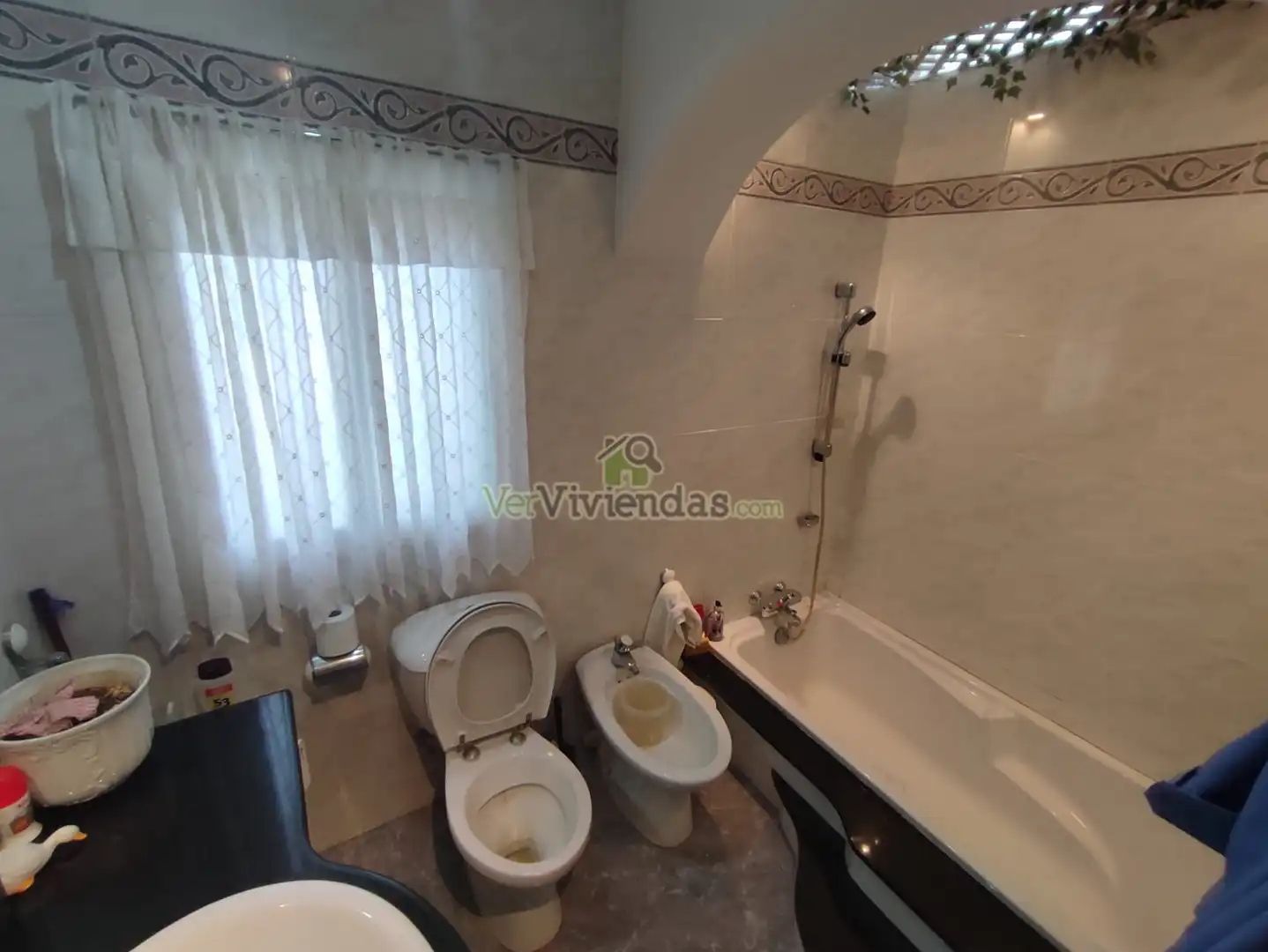 Baño de Casa o chalet en venta en Vallirana con Jardín privado, Terraza y Horno
