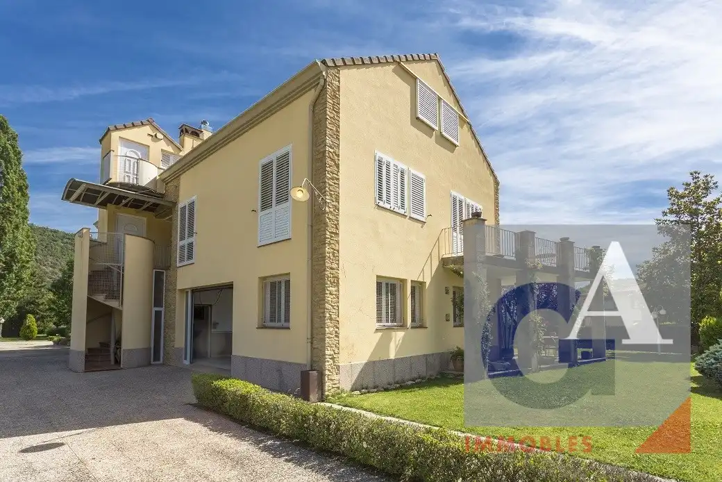 Casa amb terrassa en venda a La Vall d'en Bas