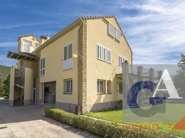 House with balcony for sale in La Vall d'en Bas