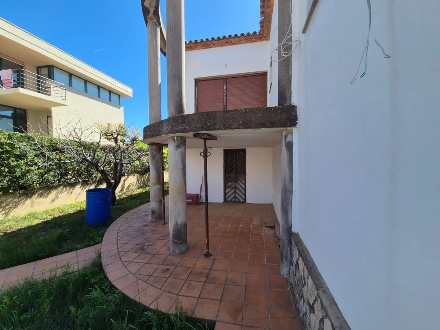 Vista exterior de Casa o xalet en venda en Oliva amb Jardí privat i Terrassa