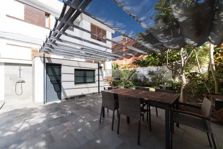 Terrasse von Wohnung zur Miete in Las Palmas de Gran Canaria mit Klimaanlage und Privatgarten