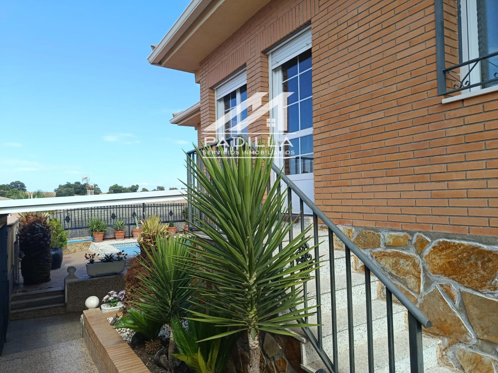 Vista exterior de Casa o xalet en venda en Méntrida amb Aire condicionat, Calefacció i Piscina