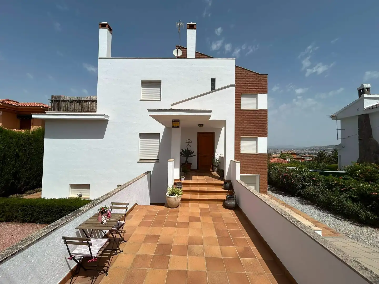 Vista exterior de Casa o xalet en venda en La Zubia amb Calefacció i Jardí privat