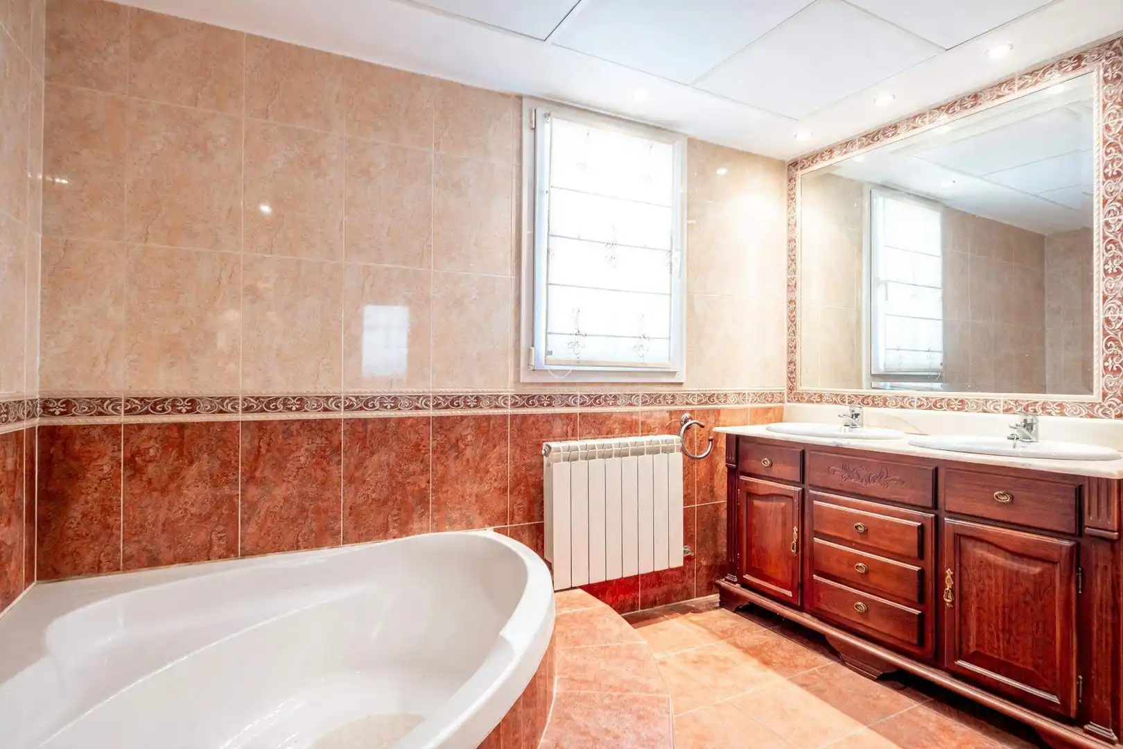 Bany de Casa o xalet en venda en Zaragoza amb Jardí privat, Terrassa i Traster