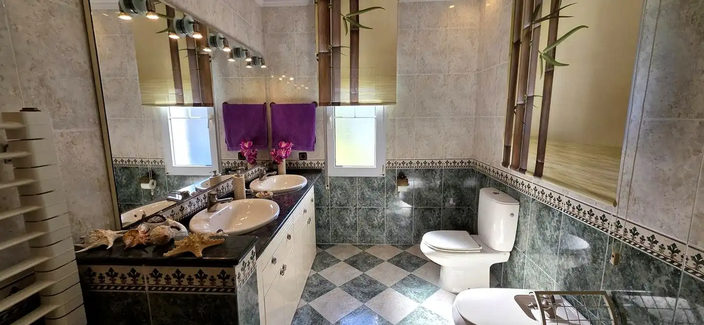Bathroom of Houses for sale in Valdés - Luarca  with Heating, Private garden and Parquet flooring