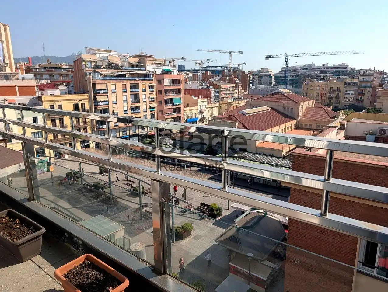 Vista exterior de Edificio en venta en L'Hospitalet de Llobregat